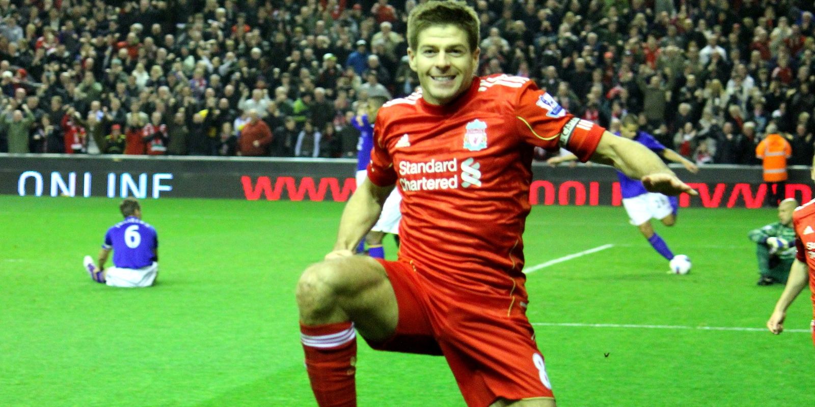 Steven Gerrard celebrating in a Liverpool shirt
