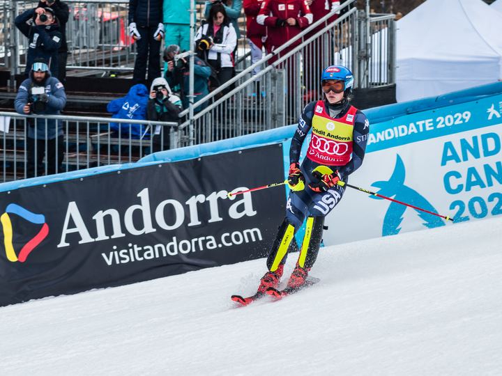 Mikaela Shiffrin racing through slalom gates in Grandvalira in 2023